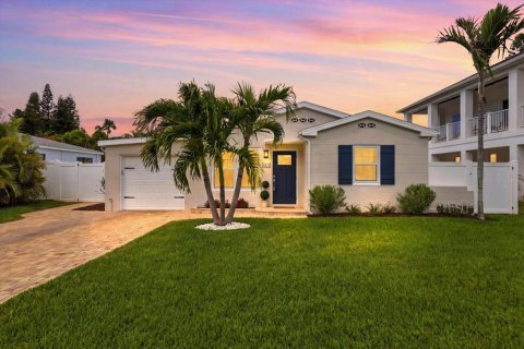 Casa en Belleair Beach, Florida 2 dormitorios, 157.75 m2 № 2150851