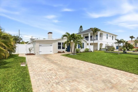 Casa en venta en Belleair Beach, Florida, 2 dormitorios, 157.75 m2 № 2150851 - foto 4