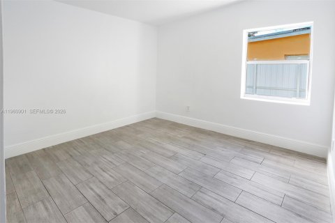 House in Opa-locka, Florida 3 bedrooms № 2023409 - photo 20