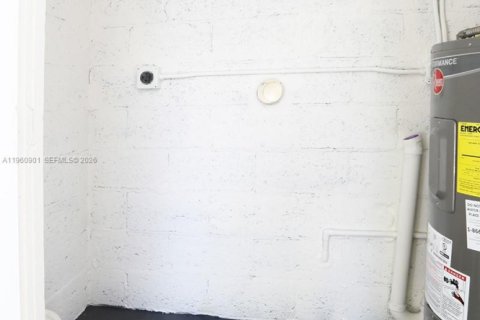 House in Opa-locka, Florida 3 bedrooms № 2023409 - photo 29