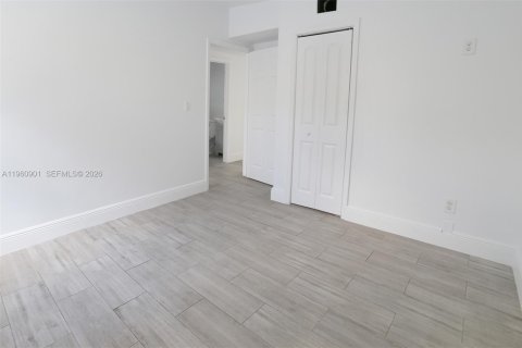 House in Opa-locka, Florida 3 bedrooms № 2023409 - photo 21