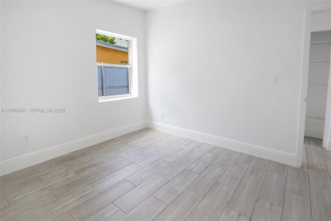 House in Opa-locka, Florida 3 bedrooms № 2023409 - photo 22