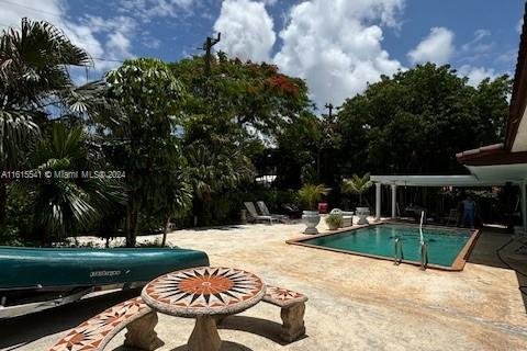 House in South Miami, Florida 3 bedrooms, 221.57 sq.m. № 1693874 - photo 3