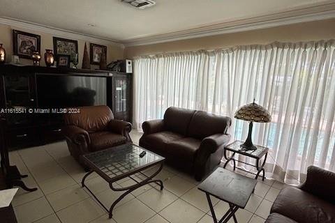 House in South Miami, Florida 3 bedrooms, 221.57 sq.m. № 1693874 - photo 6
