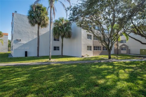 Снять в аренду кондоминиум в Хайалиа, Флорида 2 спальни, 93.27м2, № 1949641 - фото 6