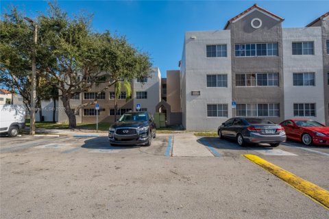 Снять в аренду кондоминиум в Хайалиа, Флорида 2 спальни, 93.27м2, № 1949641 - фото 7