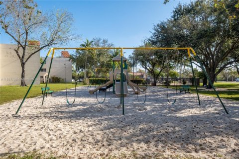 Снять в аренду кондоминиум в Хайалиа, Флорида 2 спальни, 93.27м2, № 1949641 - фото 2