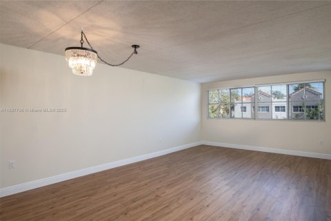 Снять в аренду кондоминиум в Хайалиа, Флорида 2 спальни, 93.27м2, № 1949641 - фото 14