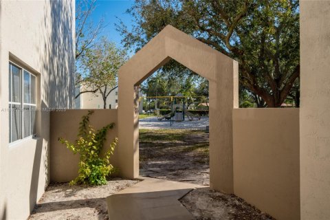 Снять в аренду кондоминиум в Хайалиа, Флорида 2 спальни, 93.27м2, № 1949641 - фото 1