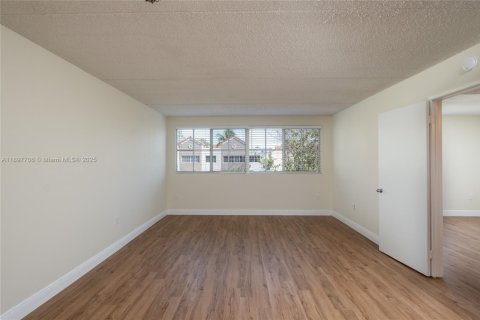 Снять в аренду кондоминиум в Хайалиа, Флорида 2 спальни, 93.27м2, № 1949641 - фото 15