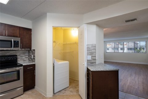 Снять в аренду кондоминиум в Хайалиа, Флорида 2 спальни, 93.27м2, № 1949641 - фото 12