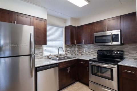 Снять в аренду кондоминиум в Хайалиа, Флорида 2 спальни, 93.27м2, № 1949641 - фото 10