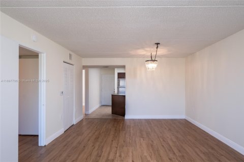 Снять в аренду кондоминиум в Хайалиа, Флорида 2 спальни, 93.27м2, № 1949641 - фото 18