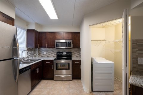 Снять в аренду кондоминиум в Хайалиа, Флорида 2 спальни, 93.27м2, № 1949641 - фото 11