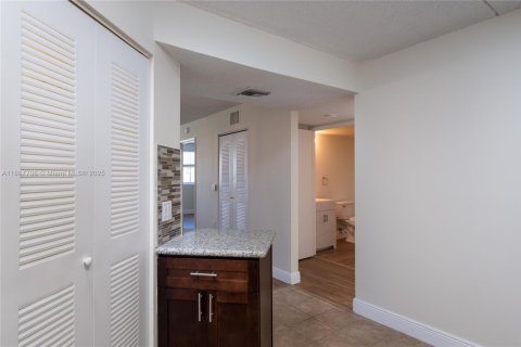 Снять в аренду кондоминиум в Хайалиа, Флорида 2 спальни, 93.27м2, № 1949641 - фото 13