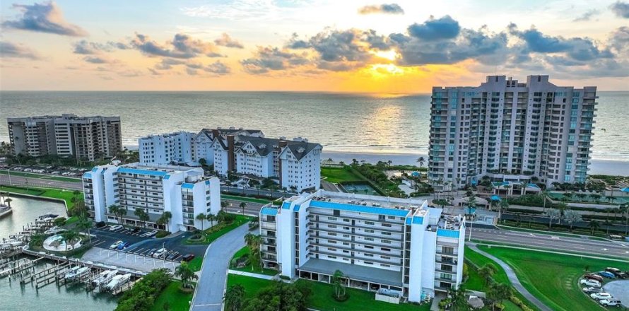 Condominio en Clearwater, Florida, 2 dormitorios  № 2267509