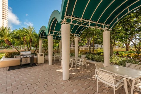 Copropriété à louer à Miami, Floride: 2 chambres, 166.3 m2 № 2076195 - photo 25