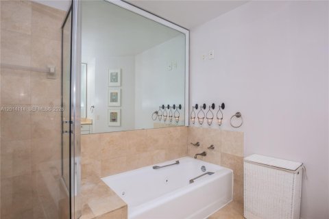 Copropriété à louer à Miami, Floride: 2 chambres, 166.3 m2 № 2076195 - photo 16