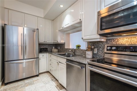 Copropriété à louer à Miami, Floride: 2 chambres, 166.3 m2 № 2076195 - photo 9
