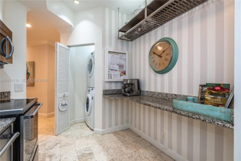 Copropriété à louer à Miami, Floride: 2 chambres, 166.3 m2 № 2076195 - photo 10