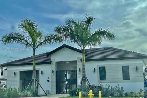 Touwnhouse à vendre à Pembroke Pines, Floride: 4 chambres, 175.4 m2 № 1891971 - photo 2