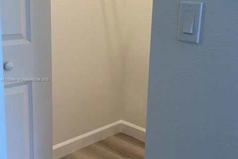 Touwnhouse à vendre à Pembroke Pines, Floride: 4 chambres, 175.4 m2 № 1891971 - photo 11
