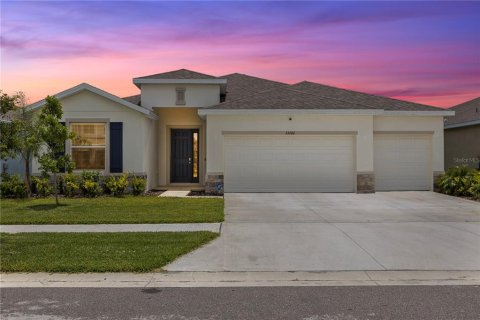 House in Wesley Chapel, Florida 4 bedrooms, 237.55 sq.m. № 1772046 - photo 1