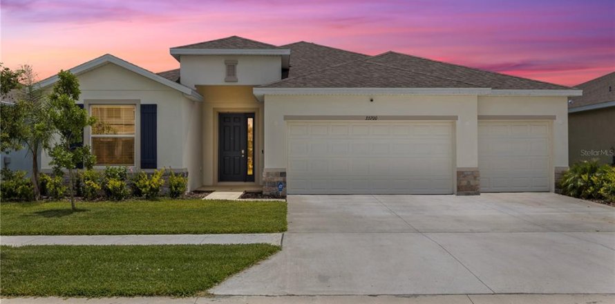 House in Wesley Chapel, Florida 4 bedrooms, 237.55 sq.m. № 1772046