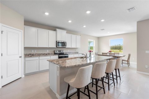 House in Wesley Chapel, Florida 4 bedrooms, 237.55 sq.m. № 1772046 - photo 12