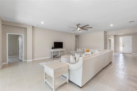 House in Wesley Chapel, Florida 4 bedrooms, 237.55 sq.m. № 1772046 - photo 9