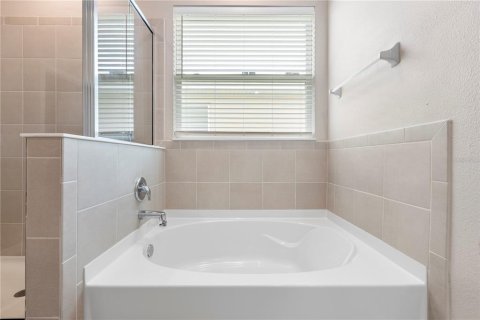 House in Wesley Chapel, Florida 4 bedrooms, 237.55 sq.m. № 1772046 - photo 24