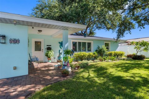 Villa ou maison à vendre à Saint Petersburg, Floride: 4 chambres, 233.74 m2 № 1914813 - photo 16