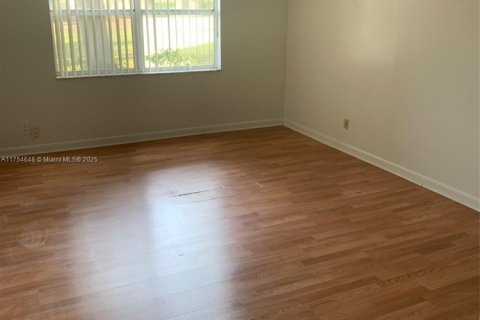 Condo in Lauderhill, Florida, 1 bedroom  № 1862590 - photo 9