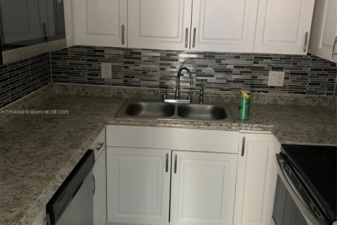 Condo in Lauderhill, Florida, 1 bedroom  № 1862590 - photo 6
