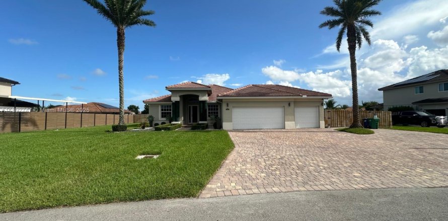 Villa ou maison à Miami, Floride 2 chambres, 211.35 m2 № 1946667