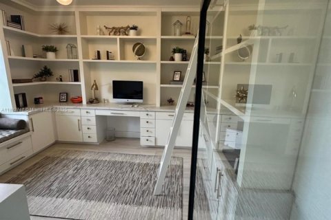 Villa ou maison à louer à Miami, Floride: 2 chambres, 211.35 m2 № 1946667 - photo 3