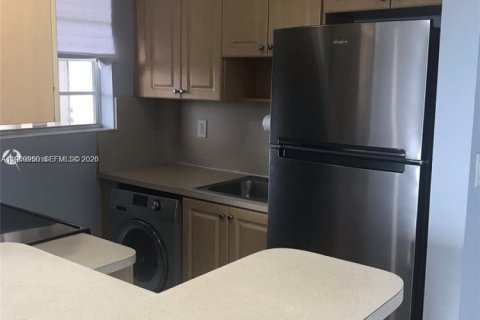 Copropriété à louer à Hallandale Beach, Floride: 1 chambre, 53.7 m2 № 2023653 - photo 2
