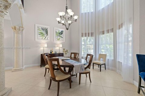 House in Vero Beach, Florida 4 bedrooms, 300.54 sq.m. № 2395088 - photo 2