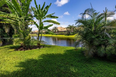 House in Vero Beach, Florida 4 bedrooms, 300.54 sq.m. № 2395088 - photo 4
