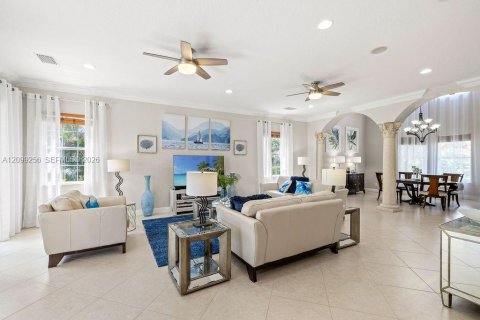 House in Vero Beach, Florida 4 bedrooms, 300.54 sq.m. № 2395088 - photo 9