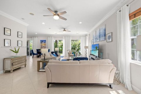 House in Vero Beach, Florida 4 bedrooms, 300.54 sq.m. № 2395088 - photo 7
