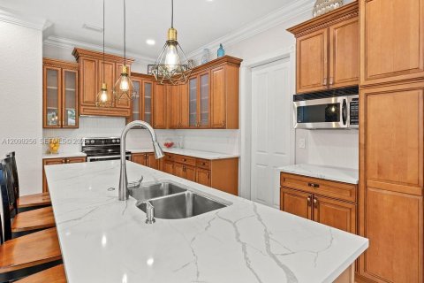 House in Vero Beach, Florida 4 bedrooms, 300.54 sq.m. № 2395088 - photo 17