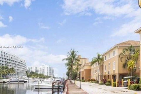 Купить таунхаус в Авентура, Флорида 3 спальни, 138.89м2, № 1927694 - фото 2