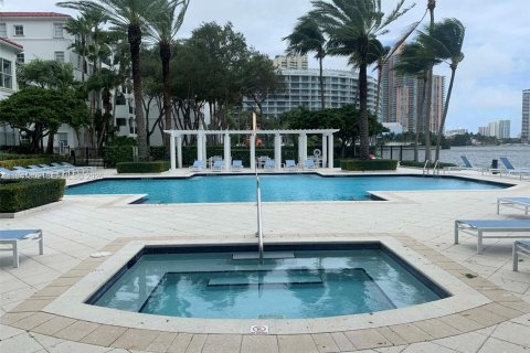 Condominio en alquiler en Aventura, Florida, 1 dormitorio, 83.89 m2 № 2003901 - foto 13