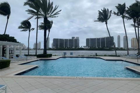 Condominio en alquiler en Aventura, Florida, 1 dormitorio, 83.89 m2 № 2003901 - foto 12