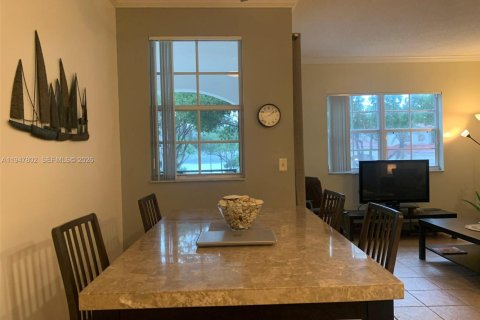 Condominio en alquiler en Aventura, Florida, 1 dormitorio, 83.89 m2 № 2003901 - foto 3