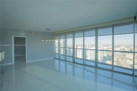 Condo in Miami, Florida, 2 bedrooms  № 2081357 - photo 8
