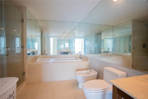 Condo in Miami, Florida, 2 bedrooms  № 2081357 - photo 14