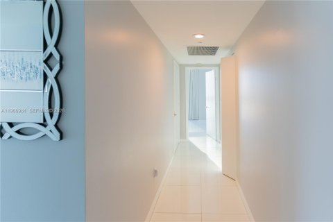 Condo in Miami, Florida, 2 bedrooms  № 2081357 - photo 4