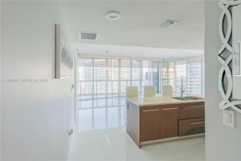 Condo in Miami, Florida, 2 bedrooms  № 2081357 - photo 6